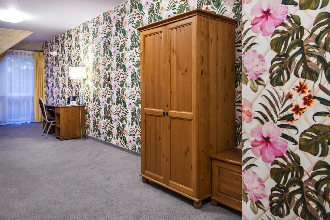 Hotel Zalesie Бохня Экстерьер фото