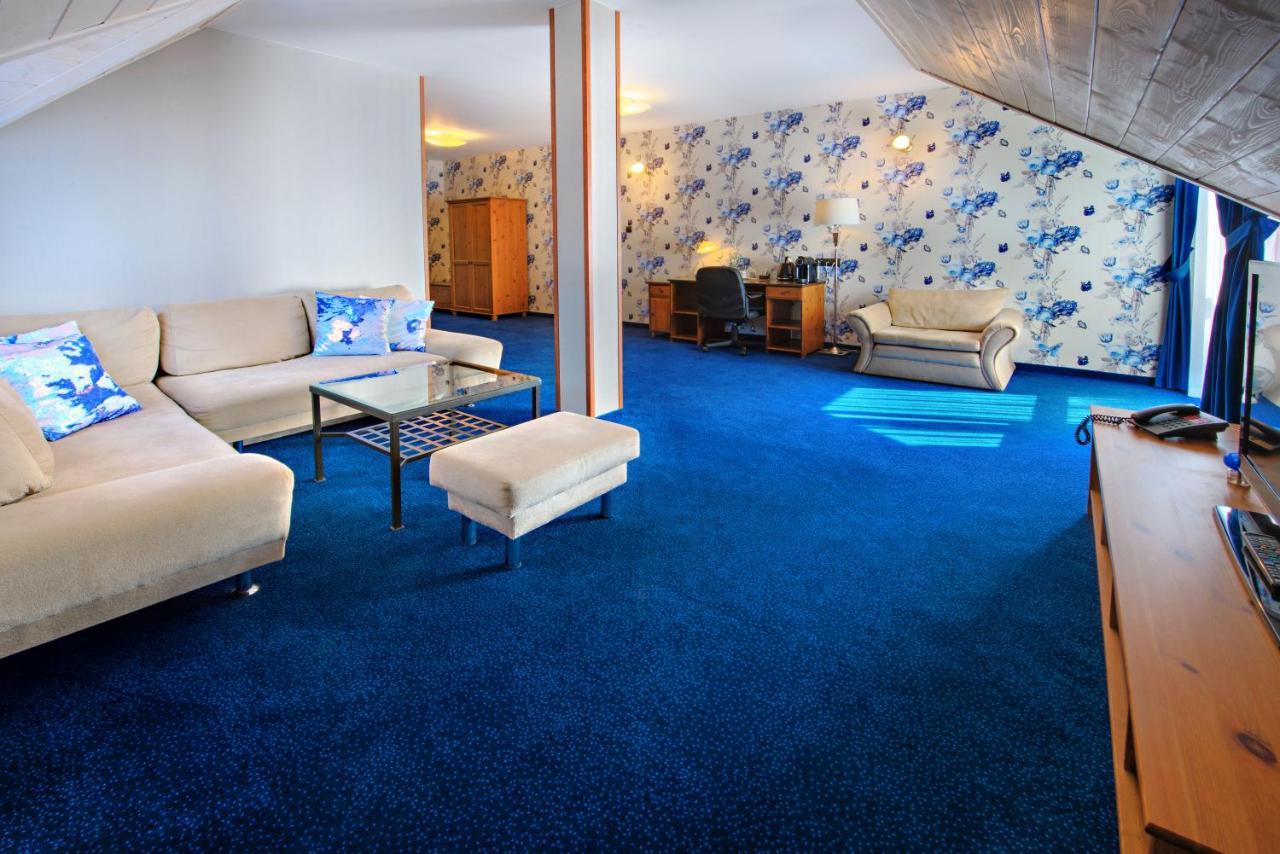 Hotel Zalesie Бохня Экстерьер фото