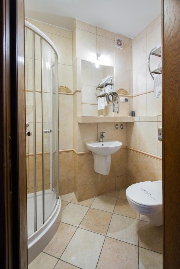 Hotel Zalesie Бохня Экстерьер фото