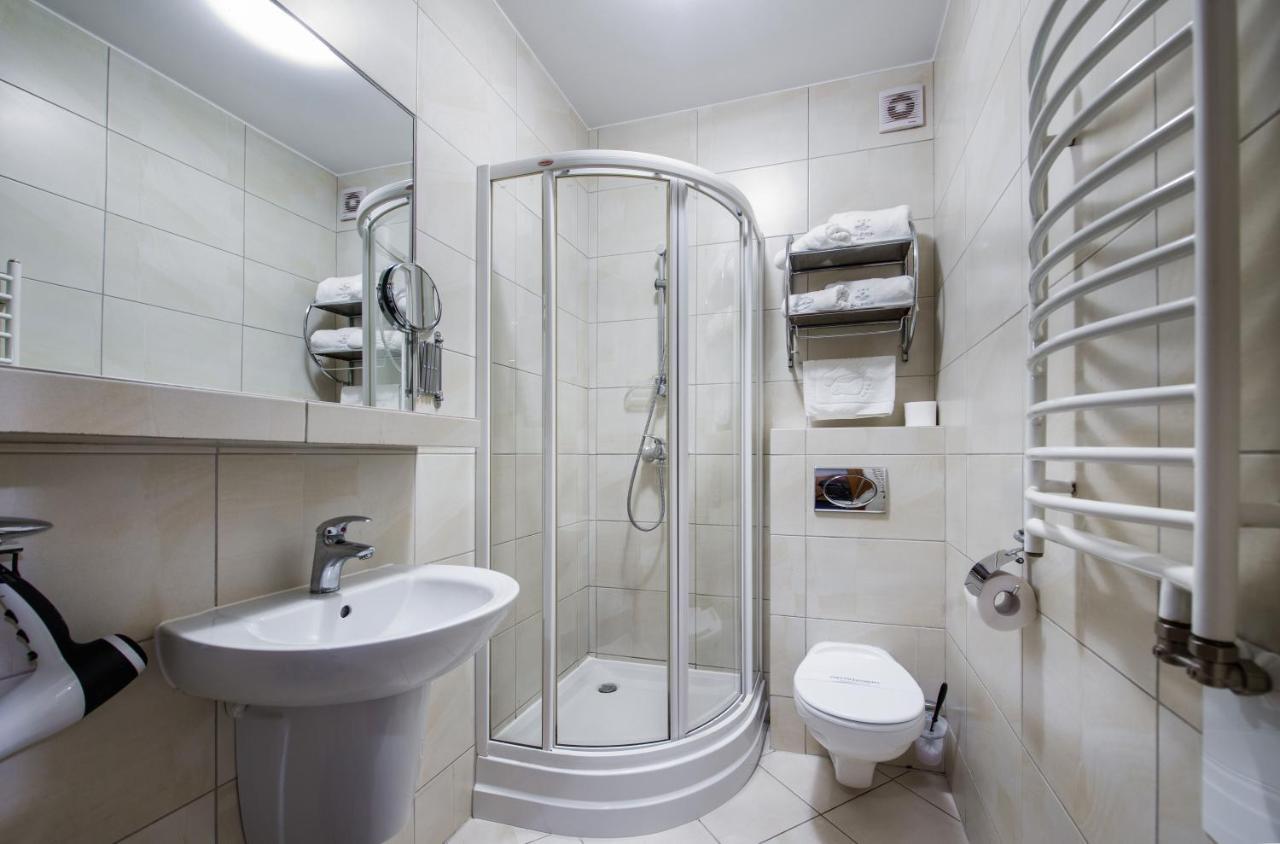 Hotel Zalesie Бохня Экстерьер фото